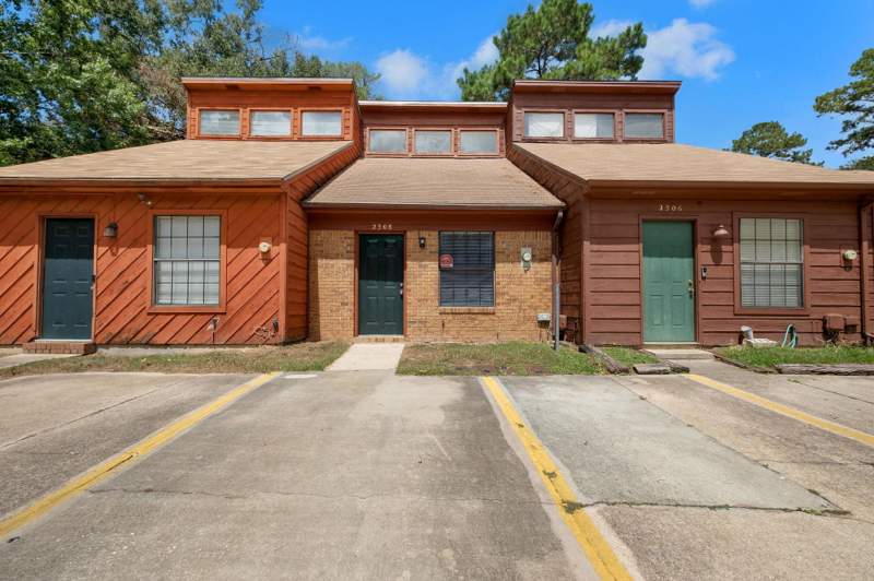 2 bedroom Townhouse at 2308 Hartsfield Way, Shadowlawn Cluster Homes, Tallahassee — photo 2