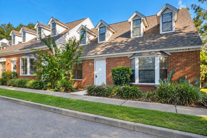 2 bedroom Townhouse at 2005 N Meridian Road, Tidewater Townhomes, Tallahassee — photo 2
