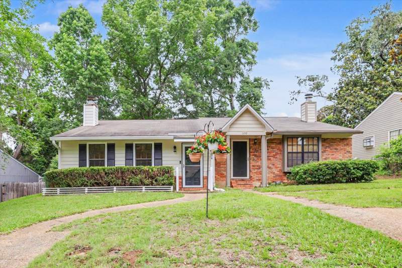 2 bedroom Townhouse at 1124 Brafforton Drive, Chases Ridge, Tallahassee — photo 2