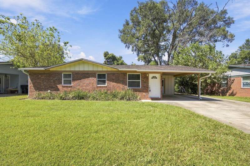 3 bedroom Detached at 310 Lancaster Drive, Bradford Manor, Tallahassee — photo 2