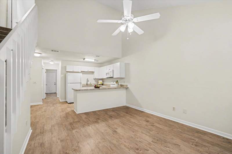 2 bedroom Townhouse at 2325 Hartsfield Way, Shadowlawn Cluster Homes, Tallahassee — photo 2