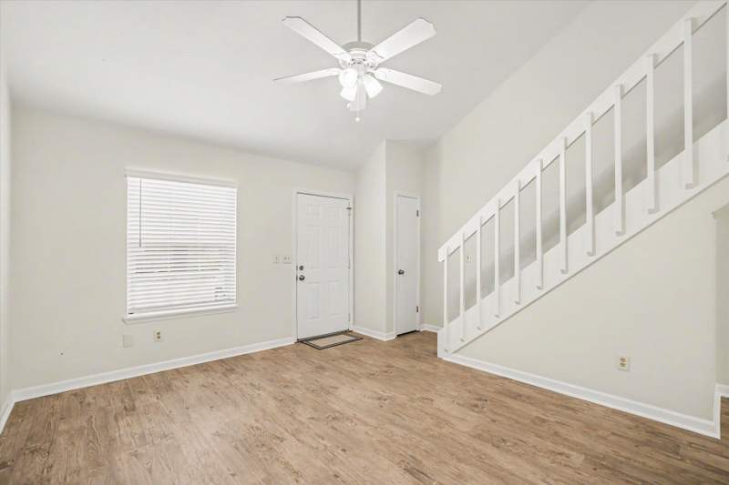 2 bedroom Townhouse at 2325 Hartsfield Way, Shadowlawn Cluster Homes, Tallahassee — photo 3