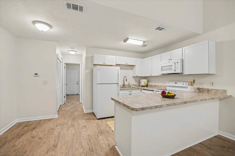 2 bedroom Townhouse at 2325 Hartsfield Way, Shadowlawn Cluster Homes, Tallahassee — photo 4