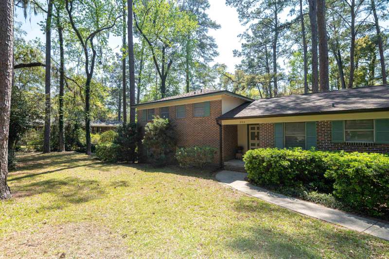 6 bedroom Detached at 2102 Great Oak Drive, Holly Hills, Tallahassee — photo 2