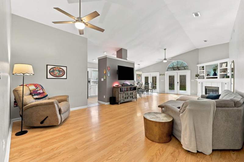3 bedroom Detached at 150 Leah Martin Court, Goose Creek, Tallahassee — photo 2