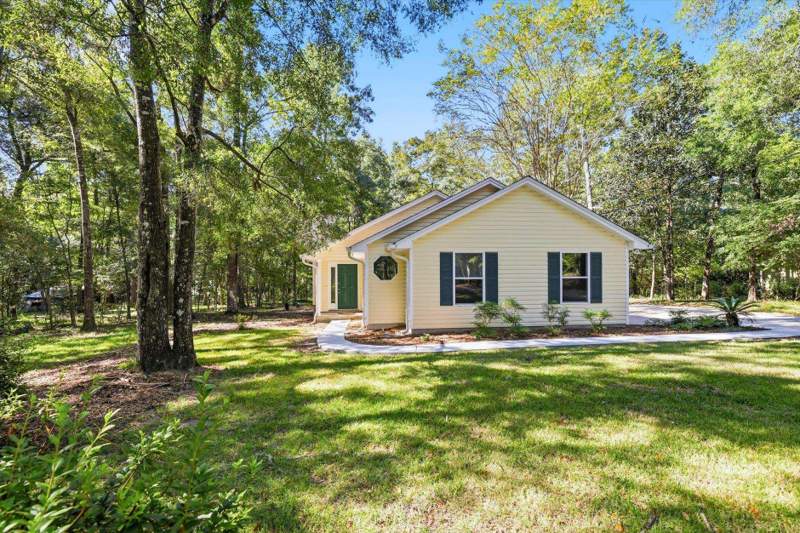 3 bedroom Detached at 4504 Louvinia Drive, Louvinia Hills, Tallahassee — photo 2