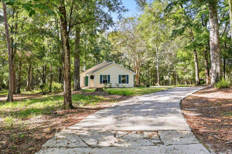 3 bedroom Detached at 4504 Louvinia Drive, Louvinia Hills, Tallahassee — photo 3