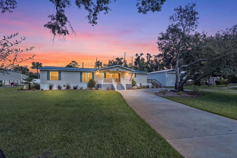 3 bedroom ManufacturedHome at 1201 NE Central Avenue, Steinhatchee Subdivision, Steinhatchee — photo 2