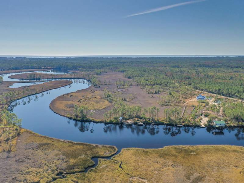 3 bedroom Detached at 713 Mill Road, Breezy Point, Carrabelle — photo 4