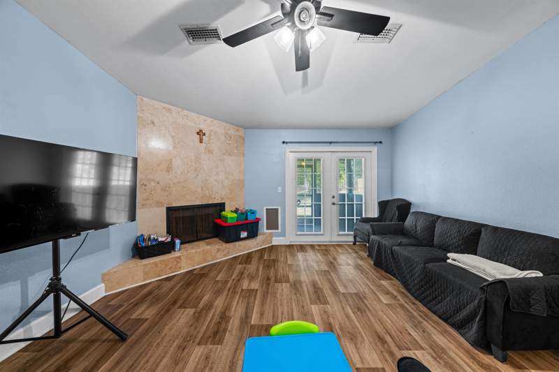 2 bedroom Detached at 4006 Breezee Court, Jackson Oaks, Tallahassee — photo 4