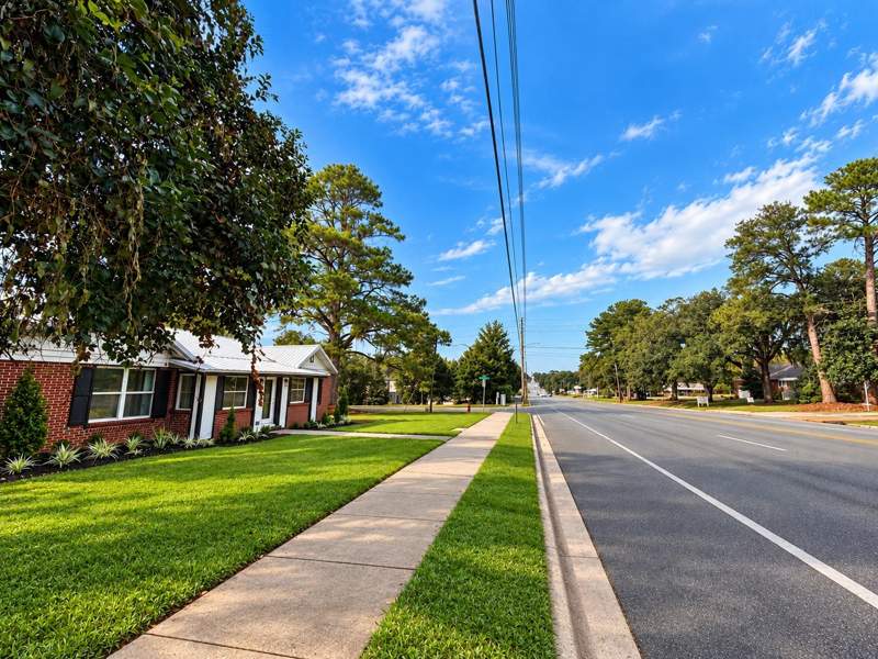4 bedroom Detached at 1015 S Jefferson Street, Historic District, Monticello — photo 2