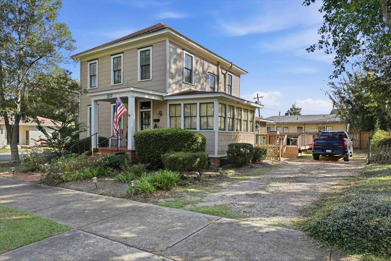 3 bedroom Detached at 237 E Washington Street, Historic Quincy, Quincy — photo 5