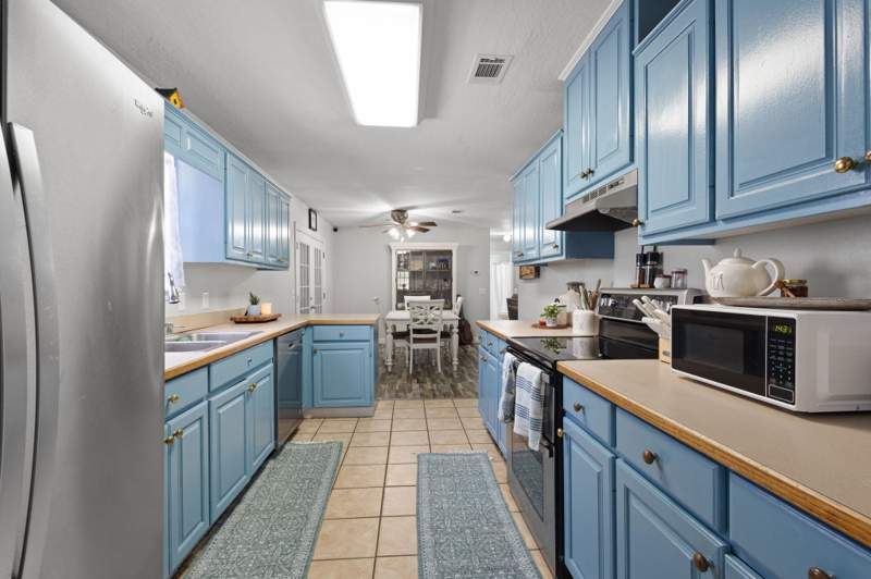 3 bedroom Detached at 198 NE Gloriosa Lane, Pine Trace Acres, Lee — photo 5