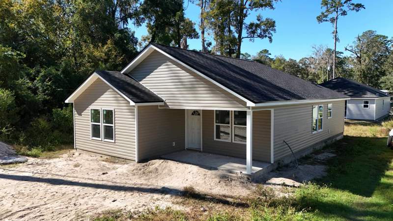 3 bedroom Detached at 42 Sarsi Drive, Wakulla Gardens, Crawfordville — photo 2