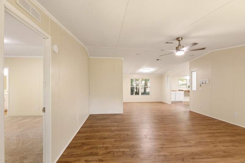 4 bedroom ManufacturedHome at 629 Smokehouse Farms Drive, Smokehouse Farms Ph1 / 00520, Greenville — photo 5
