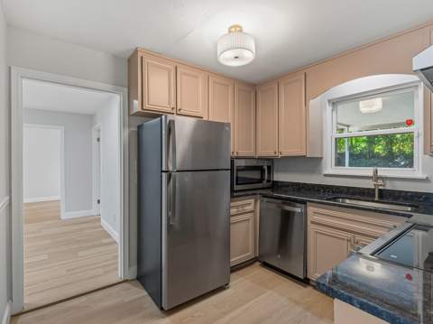 1829 Wales Drive, Tallahassee FL - photo 13 of 39