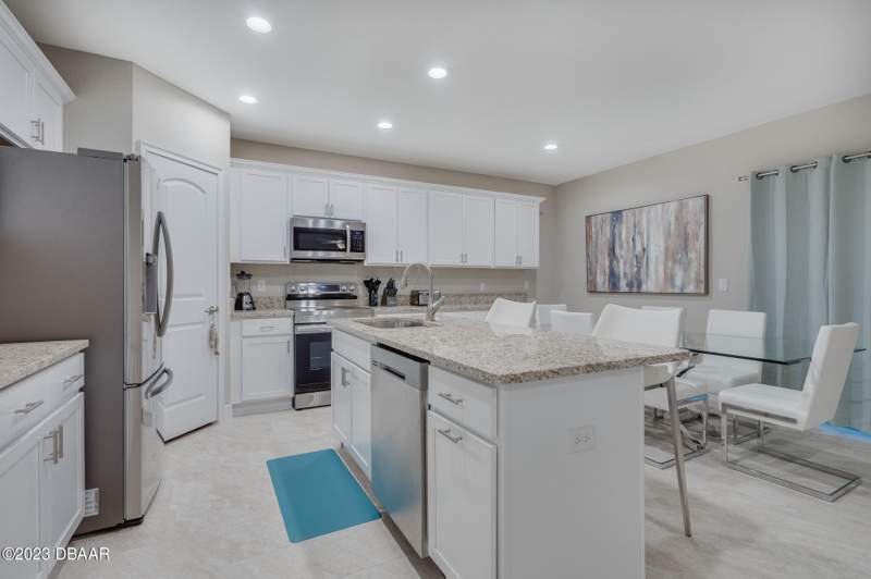 3 bedroom Single Family Residence at 118 Oceans Circle, Oceans 25 Condo, Daytona Beach Shores — photo 4