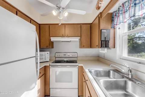 535 S Peninsula Avenue, New Smyrna Beach FL - photo 22 of 71