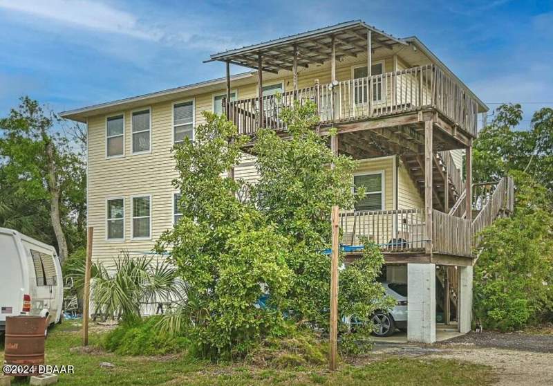 3 bedroom Single Family Residence at 830 S Peninsula Drive, Not In Subdivision, Daytona Beach — photo 2