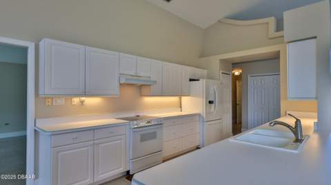 51 Bay Pointe Drive, Ormond Beach FL - photo 8 of 39