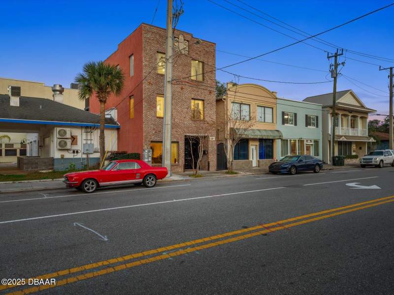 3 bedroom Single Family Residence at 307 S Palmetto Avenue, Daytona Beach, Daytona Beach — photo 3
