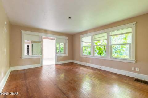 724 N Oleander Avenue, Daytona Beach FL - photo 9 of 23