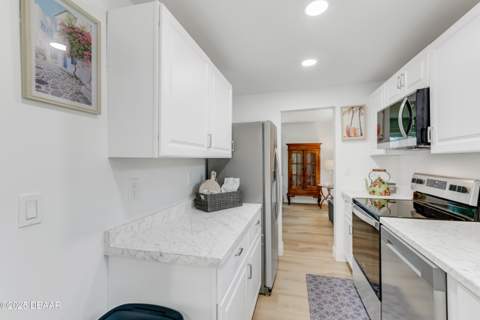 426 Flushing Avenue, Daytona Beach FL - photo 11 of 36