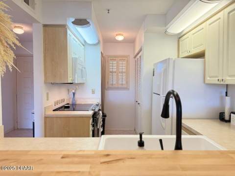 460 Bouchelle Drive #104, New Smyrna Beach FL - photo 17 of 45