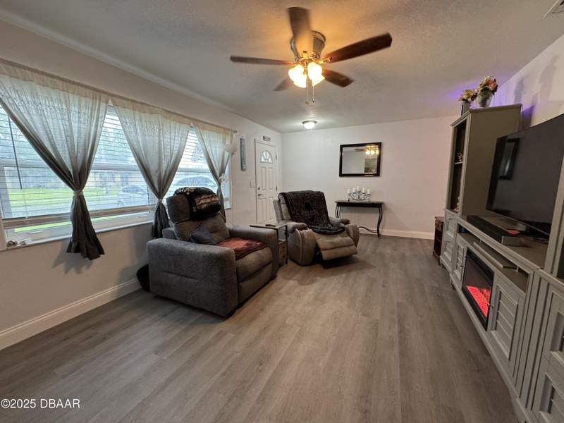 2 bedroom Single Family Residence at 940 Boulder Drive, Big Tree Village, South Daytona — photo 4