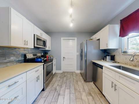 5476 W Bayshore Drive, Port Orange FL - photo 8 of 39