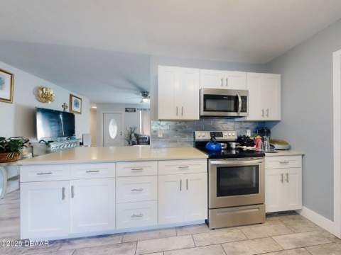 5476 W Bayshore Drive, Port Orange FL - photo 10 of 39