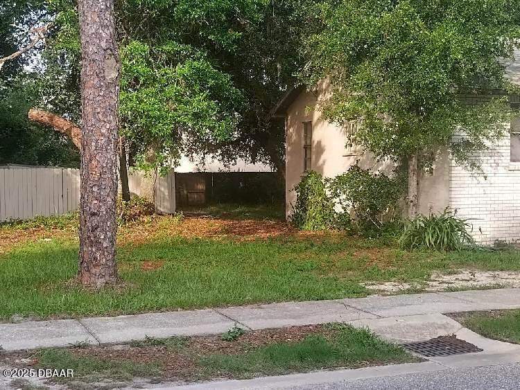 5 bedroom Single Family Residence at 241 S Franklin Street, Daytona Gardens, Daytona Beach — photo 3