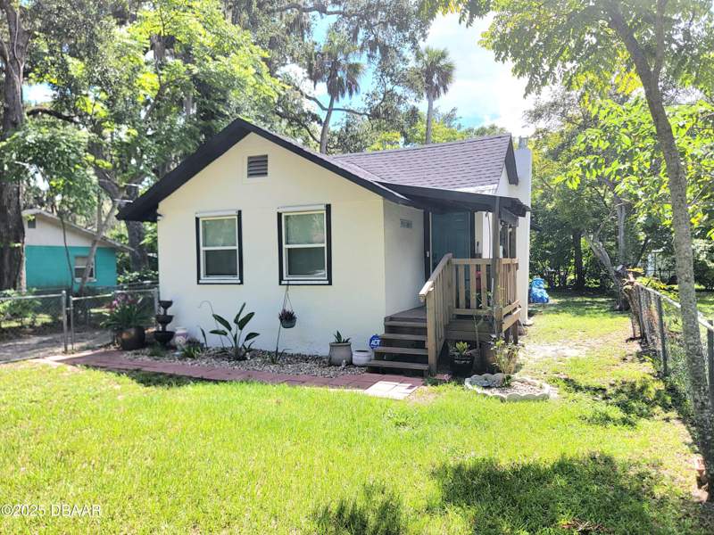 3 bedroom Single Family Residence at 620 Washington Street, Cannons, Daytona Beach — photo 1