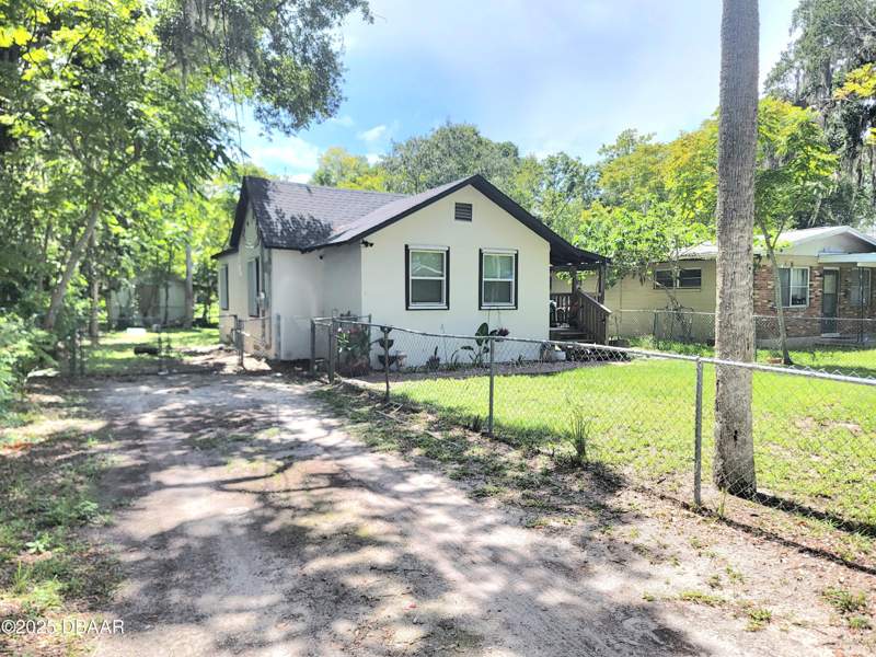 3 bedroom Single Family Residence at 620 Washington Street, Cannons, Daytona Beach — photo 2