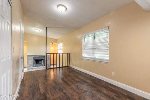 730 Flanders Avenue, Daytona Beach FL - photo 9 of 37