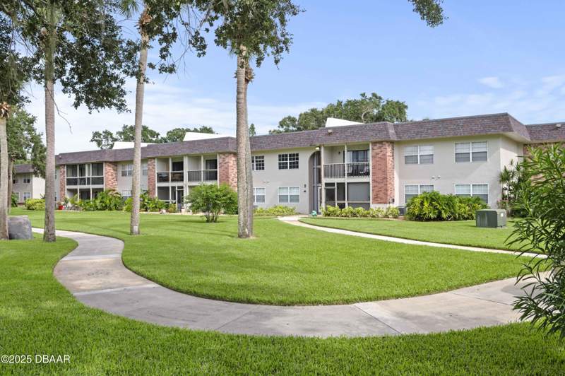 2 bedroom Condominium at 3800 N Saxon Drive #19B, Coronado Cove, New Smyrna Beach — photo 2