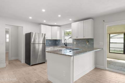 2061 Oriole Lane, South Daytona FL - photo 6 of 24