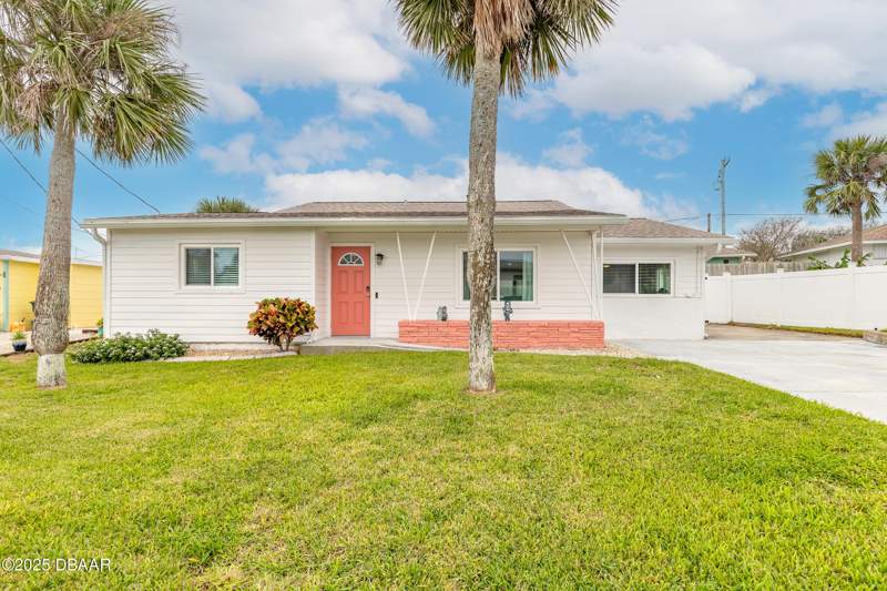 4 bedroom Single Family Residence at 8 Robben Terrace, Not In Subdivision, Daytona Beach — photo 1