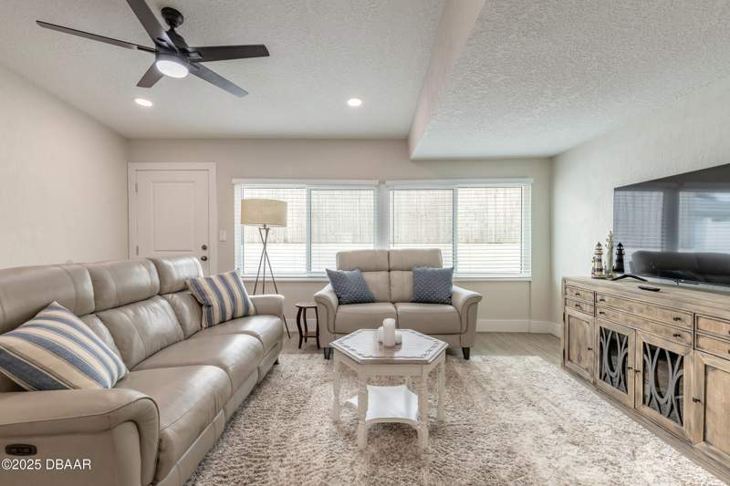 4 bedroom Single Family Residence at 8 Robben Terrace, Not In Subdivision, Daytona Beach — photo 4