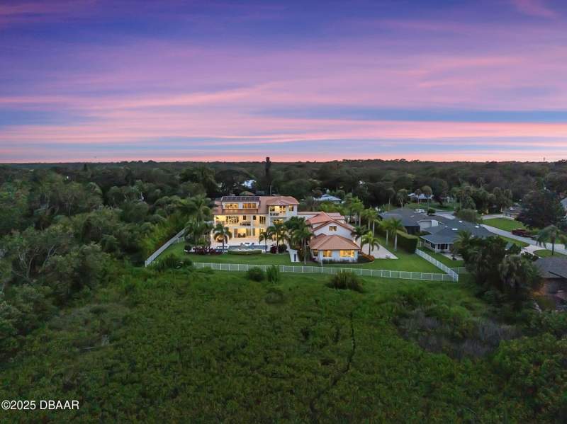 5 bedroom Single Family Residence at 1511 S Riverside Drive, New Smyrna Beach, New Smyrna Beach — photo 4