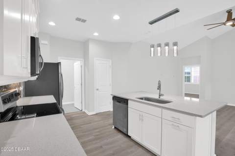 472 Landshark Boulevard, Daytona Beach FL - photo 13 of 99