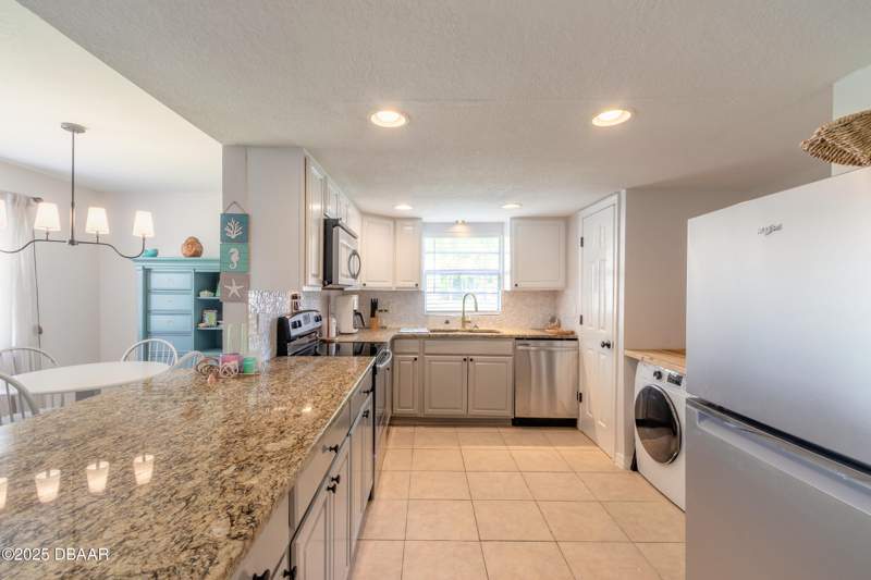 2 bedroom Condominium at 415 Banana Cay Drive #F, Bristol Bay Condo The, South Daytona — photo 4