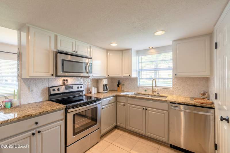 2 bedroom Condominium at 415 Banana Cay Drive #F, Bristol Bay Condo The, South Daytona — photo 5