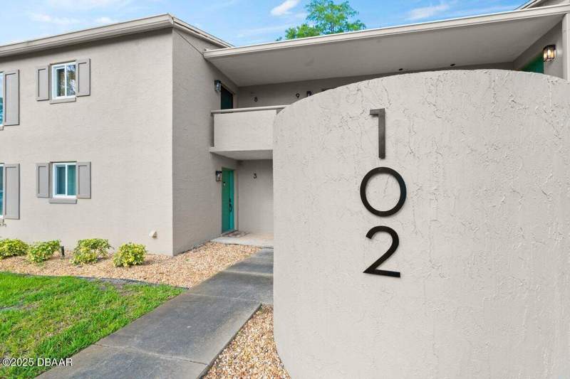 2 bedroom Condominium at 102 Bob White Court #C, Pelican Bay, Daytona Beach — photo 3