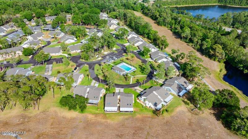 2 bedroom Condominium at 102 Bob White Court #C, Pelican Bay, Daytona Beach — photo 4