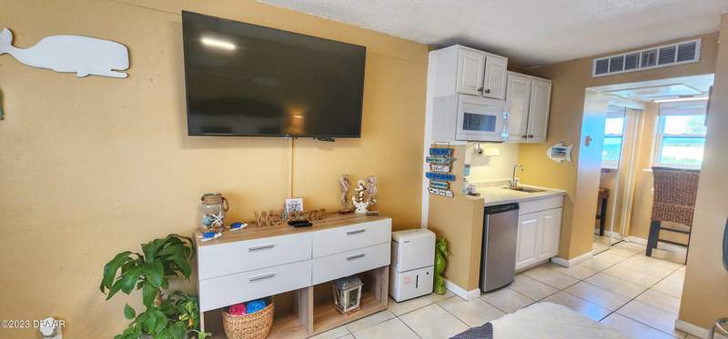 0 bedroom Condotel at 219 S Atlantic Avenue #205, Daytona Inn Beach Resort Condo, Daytona Beach — photo 5