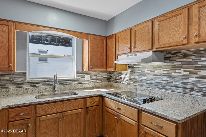 3 bedroom Single Family Residence at 417 Manhattan Avenue, Atlantic Heights, Daytona Beach — photo 4