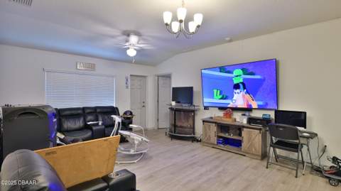 324 N Caroline Street, Daytona Beach FL - photo 7 of 23