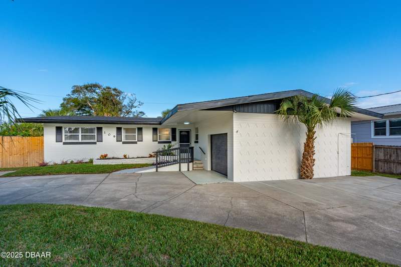 3 bedroom Single Family Residence at 109 Standish Drive, Standish Shores, Ormond Beach — photo 2