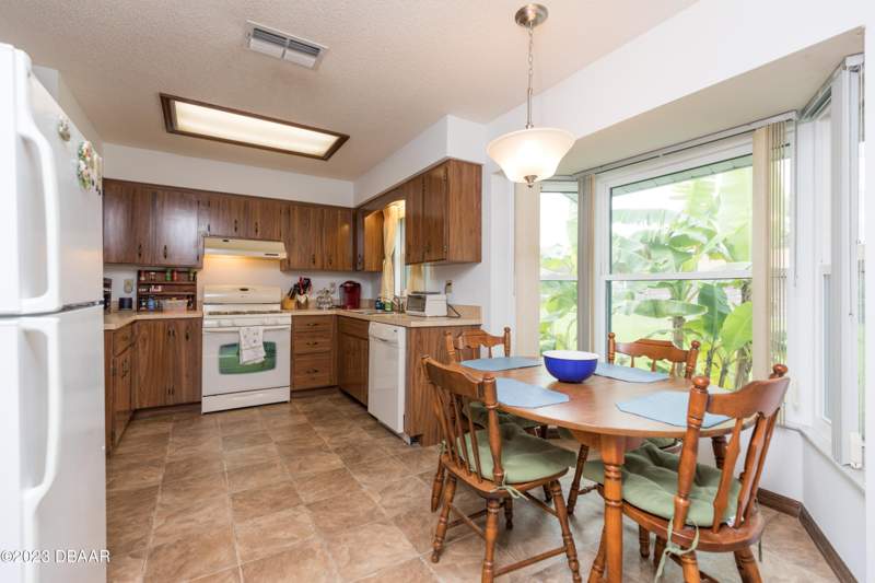 3 bedroom Single Family Residence at 136 Hitching Post Drive, Georgetowne, Daytona Beach — photo 4